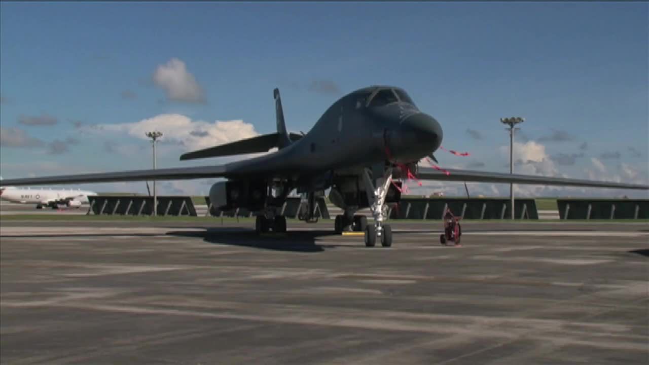 Manewry sił powietrznych USA na wyspie Guam w związku z groźbami Korei Północnej