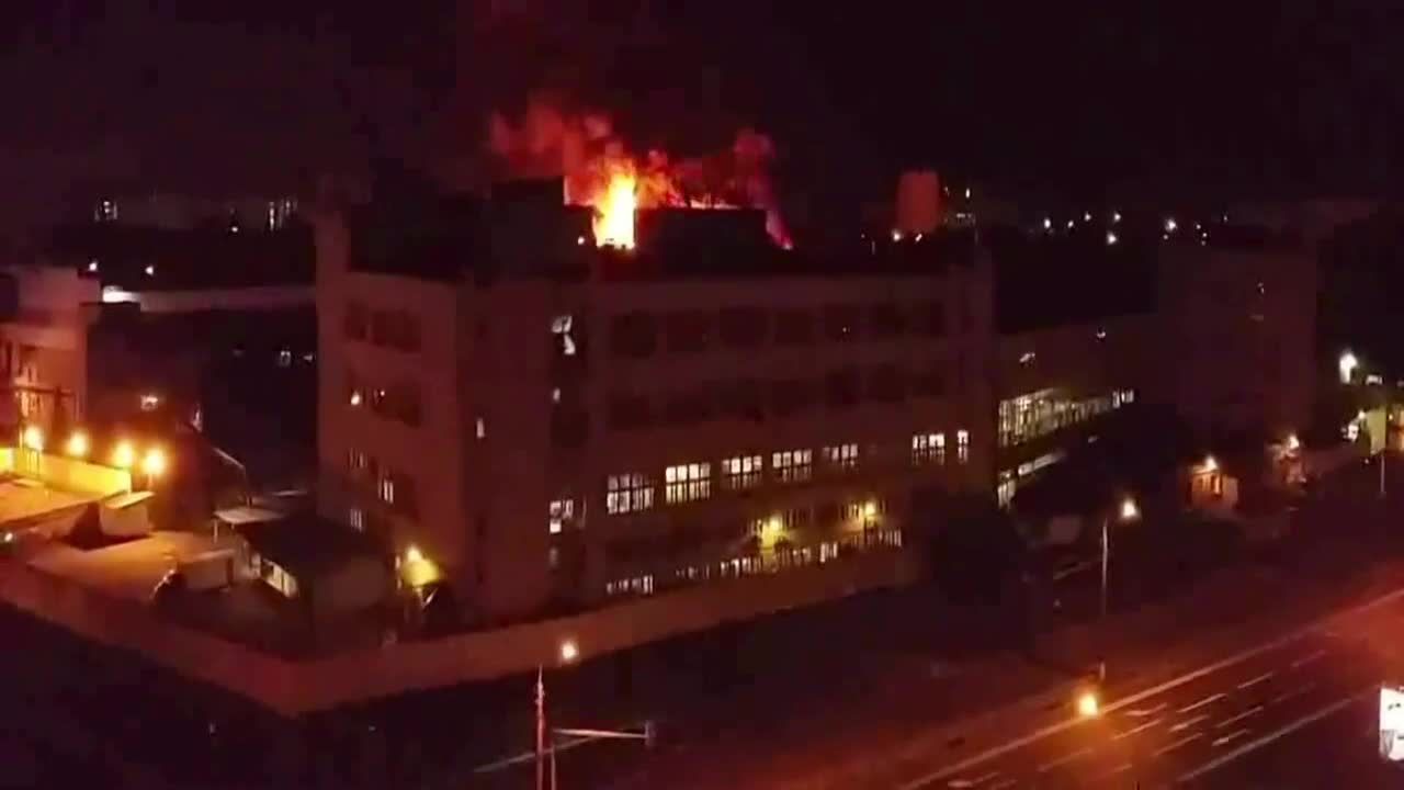 Ogromny pożar w fabryce farb w Moskwie. Ogień na 15 tysiącach metrów kwadratowych