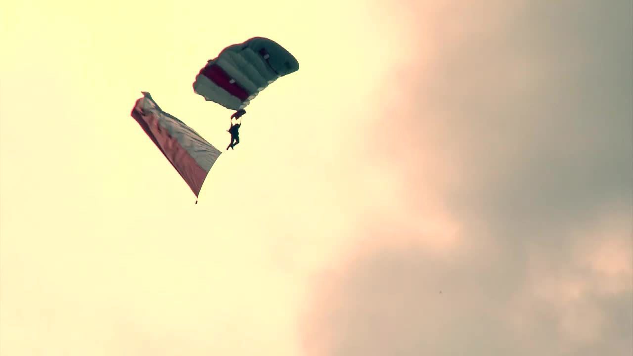 Burza podczas Air Show w Radomiu. Jedna z uczestniczek przewrócona przez balon reklamowy