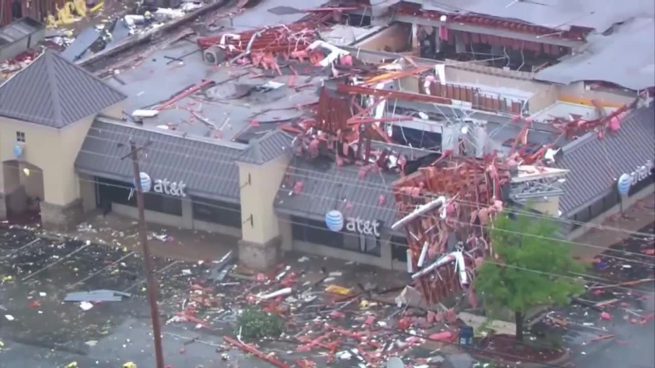 Zniszczone budynki i zerwane linie wysokiego napięcia. Wielkie straty po tornadzie w Oklahomie