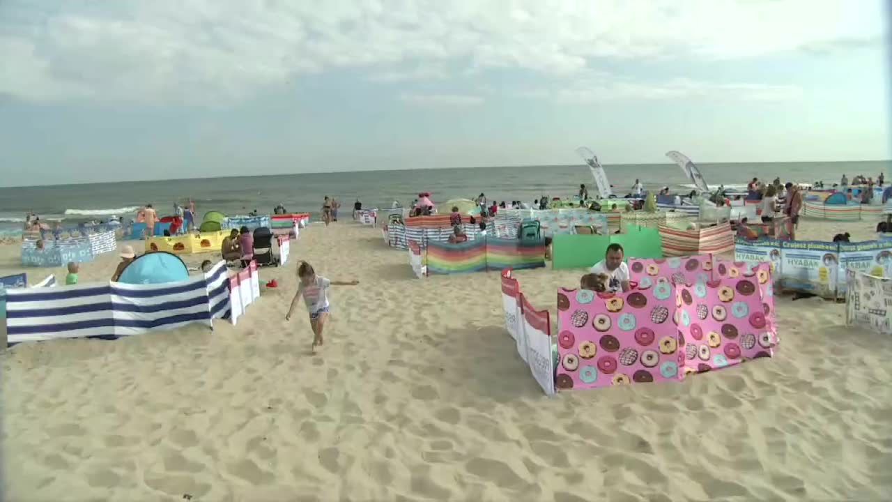 “Ścieżki życia” na plaży we Władysławowie. Pomagają dotrzeć ratownikom do potrzebujących