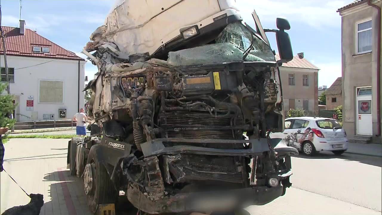 Ciężarówka wjechała w sklep ogrodniczy. Chciała ominąć jadące pod prąd auto