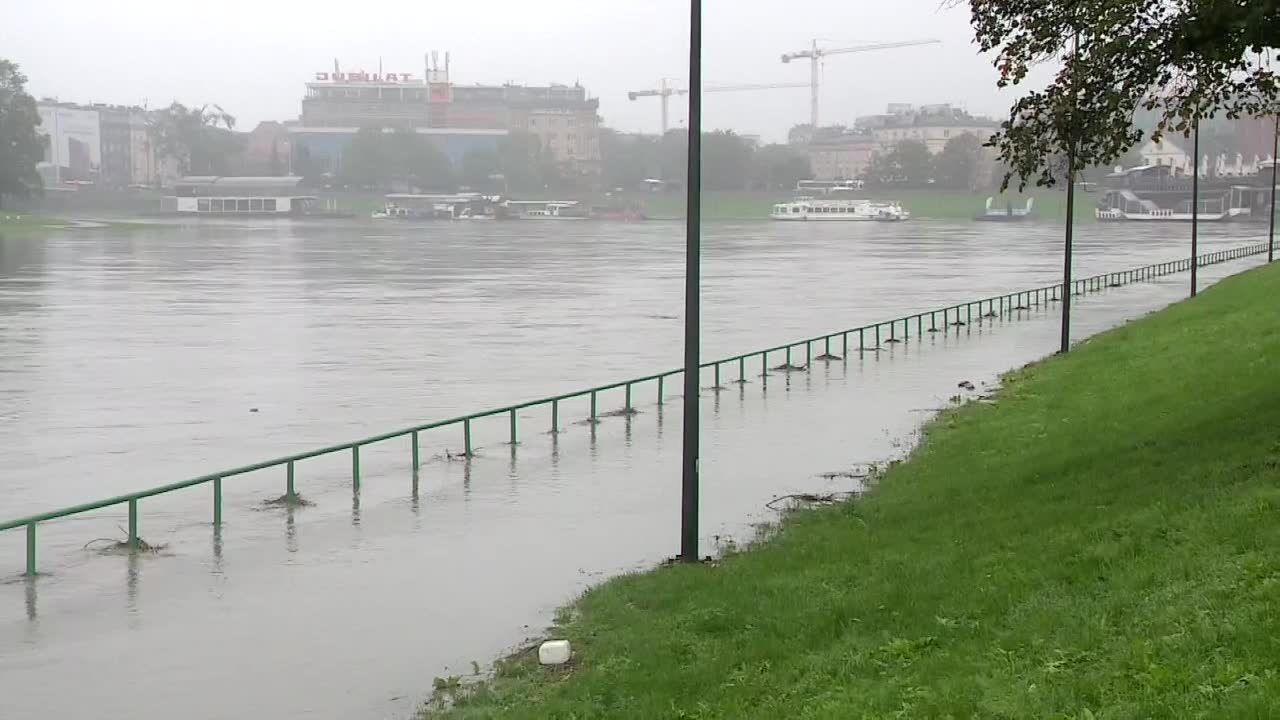 Zamknięty tunel i pogotowie przeciwpowodziowe w Krakowie