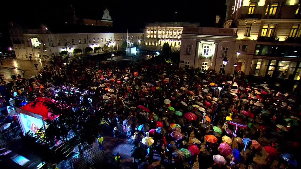 “Wszystkie światła na Andrzeja Dudę” – manifestacja pod Pałacem Prezydenckim