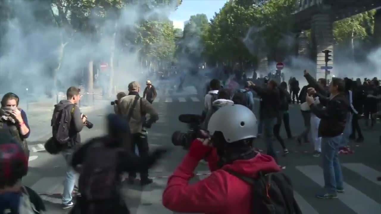 Paryż: starcia z policją podczas protestu przeciwko prezydentowi E. Macronowi