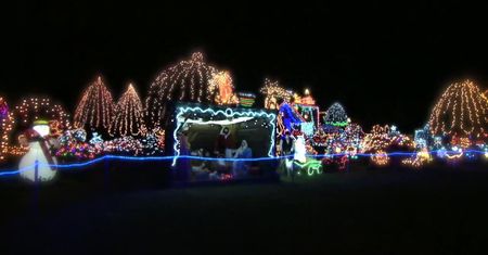 70 tysięcy lampek. Wyjątkowa świąteczna iluminacja na domu w Polkowicach