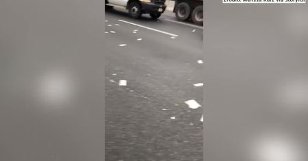 Dolary wyleciały z ciężarówki na autostradzie w New Jersey. Kierowcy rzucili się na banknoty, co doprowadziło do kilku kolizji