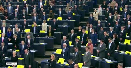 Opuszczone flagi i minuta ciszy. Parlament Europejski uczcił ofiary strzelaniny w Strasburgu