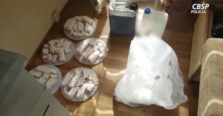 Dwóch mężczyzn, powiązanych z krakowskim środowiskiem pseudokibiców, zatrzymanych za produkcję i obrót narkotykami