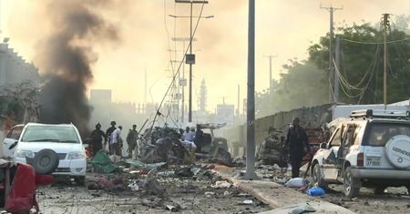 Trzy eksplozje w centrum miasta. Atak terrorystyczny w Mogadiszu, kilkunastu zabitych