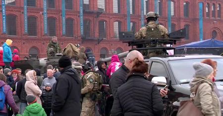 123-metrowa flaga na ulicach Łodzi. Tłumy uczciły stulecie niepodległości
