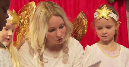 Aniołki pomagają na poczcie św. Mikołaja. Przygotowania do Bożego Narodzenia w Niemczech