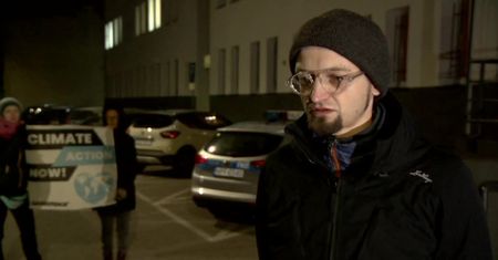 Aktywiści Greenpeace zeszli z komina w Bełchatowie