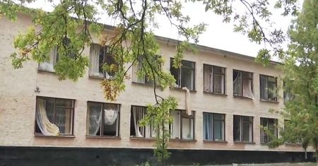 Wybite okna, uszkodzone budynki. Trwa ewakuacja mieszkańców po wybuchu składu amunicji pod Ichnią