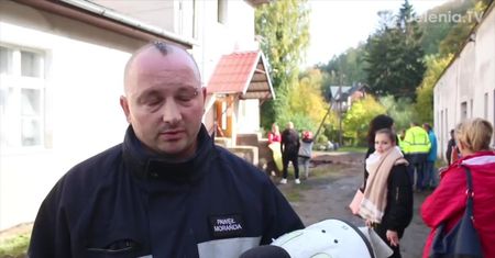 Ogień strawił cały ich dobytek. W Piechowicach k. Jeleniej Góry spłonął dom, w którym mieszkało 12 rodzin