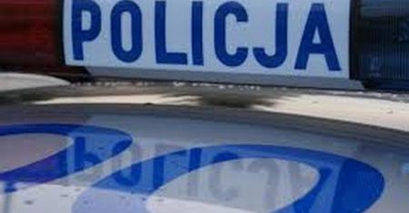 FUNKCJONARIUSZE ZATRZYMALI KOBIETĘ, KTÓRA PRZEWOZIŁA SAMOCHODEM NIELEGALNY TYTOŃ, A W TOREBCE MIAŁA UKRYTE NARKOTYKI