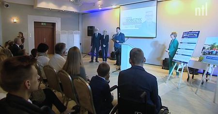 W Radomsku hasłem wyborczym kandydatki jest … “Kandydatka w spodniach”