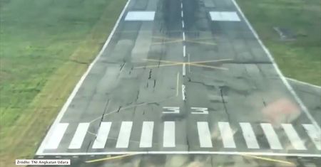 Awaryjne lądowanie na pękniętym pasie startowym. Dramatyczne sceny po trzęsieniu ziemi w Indonezji