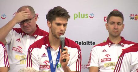 Mistrzowie w świetnych humorach na konferencji po przylocie do kraju. “Z fizjoterapeutą spędzałem trochę czasu w nocy, sam na sam”