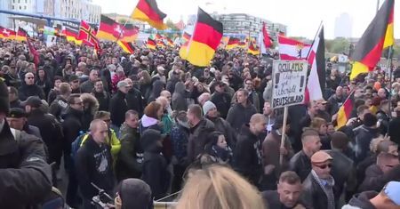 Wielotysięczny antyrządowy protest w Berlinie w Dniu Jedności Niemiec