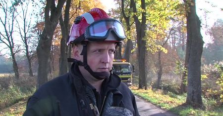 Samochód uderzył w drzewo niedaleko Białogardu. Trzech mężczyzn nie żyje