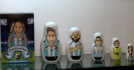 Na zewnątrz Messi, a w środku Puchar Świata. Reprezentanci Argentyny jako matrioszki