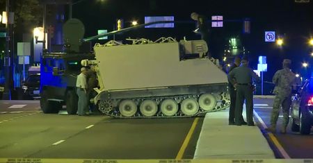 Uciekał skradzionym transporterem opancerzonym przez dwie godziny. Szalony pościg w stolicy Wirginii