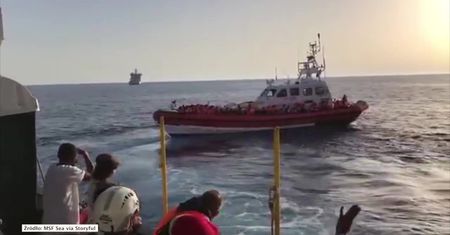 Niechciany statek z migrantami trafi do Hiszpanii. Malta i Włochy odmówiły przyjęcia 629 osób z Aquarius