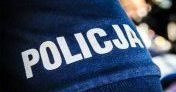 NAJPIERW UGODZIŁ NOŻEM MATKĘ, A NASTĘPNIE UCIEKAŁ PRZED POLICJANTAMI CIĘŻARÓWKĄ