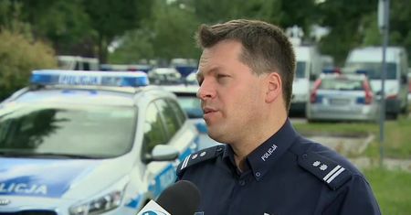 “Wyciągnęli dziewczynę z samochodu, dwóch nastolatków już nie dali rady”. Policja ustala okoliczności wypadku, w którym zginęło troje nastolatków