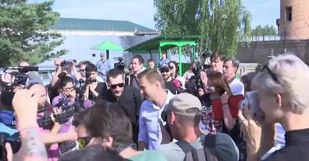 Rosyjski opozycjonista wychodzi po 3,5 roku z kolonii karnej. Oleg Nawalny na wolności
