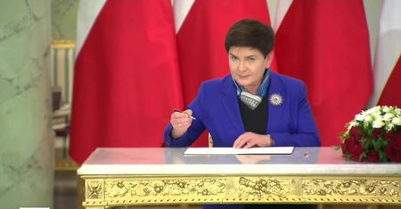 Drogi makijaż premier i ultrakosztowne podróże jej rządu. “To właśnie tanie państwo”