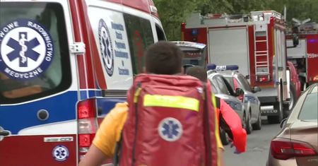 Ciężarówka wjechała pod pociąg