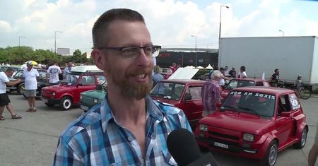 Fiat 126p ma już 45 lat. Fani ikony PRL-u wspólnie świętowali rocznicę powstania “Malucha” na warszawskim Bemowie