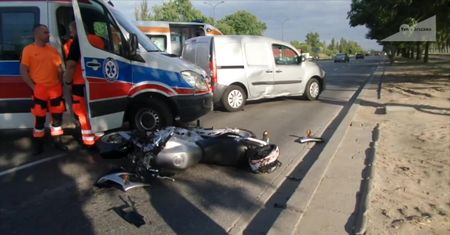 Śmiertelny wypadek w Warszawie. Motocyklista zderzył się z samochodem