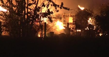 Pożar składowiska chemikaliów. Kilkadziesiąt zastępów w akcji
