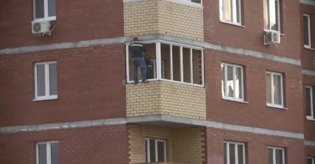 Na 12stym piętrze bez zabezpieczeń