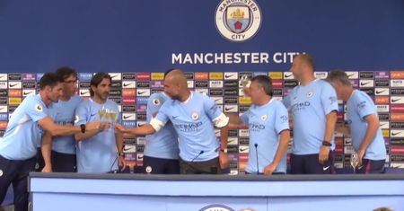 Pep Guardiola świętował ze swoim sztabem szkoleniowym mistrzostwo Anglii [VIDEO]
