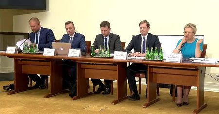 “Poseł Zembaczyński jest zwykłym chamem”. Ostra wymiana zdań na komisji ds. Amber Gold