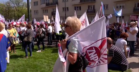 Nauczyciele domagają się podwyżek i odwołania minister edukacji