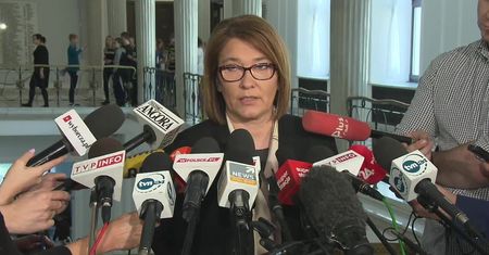 “Prezes PiS nie wiedział o nagrodach. Był zaskoczony ich skalą i nie prosił Beaty Szydło, by “pokazała pazurki””