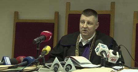 “Zmartwychwstał”, po tym jak “uśmiercił” go szpital. Sąd: akt zgonu nieważny