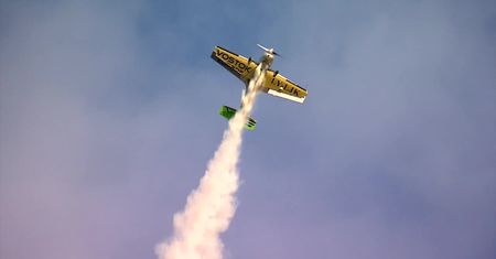Akrobacje lotnicze w wykonaniu najlepszych pilotów. Piknik powietrzny w Nowym Targu
