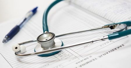 FAŁSZOWANIE ZAŚWIADCZEŃ LEKARSKICH ZAKOŃCZYŁO SIĘ AKTEM OSKARŻENIA