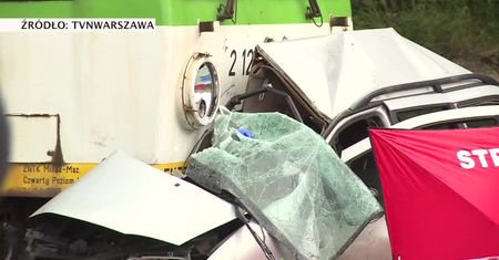 Wypadek na przejeździe kolejowym pod Warszawą. Dwie osoby nie żyją
