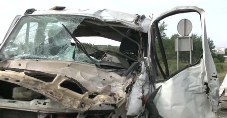 Wypadek dwóch ciężarówek i auta dostawczego