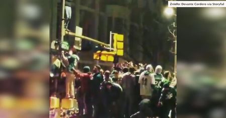 Radość z wygranej przerodziła się w wandalizm. Fani Philadelphia Eagles skakali po hotelowych markizach i zniszczyli sygnalizację drogową