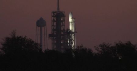 Falcon Heavy gotowy do startu. Ogromna rakieta poleci w stronę Marsa