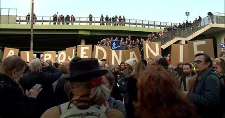 Tłumy na Dworcu Gdańskim w 50. rocznicę wydarzeń Marca’68