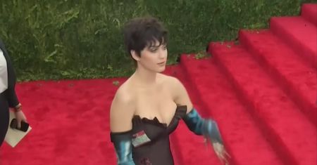 Zakonnica prowadząca spór z Katy Perry zmarła na sali sądowej